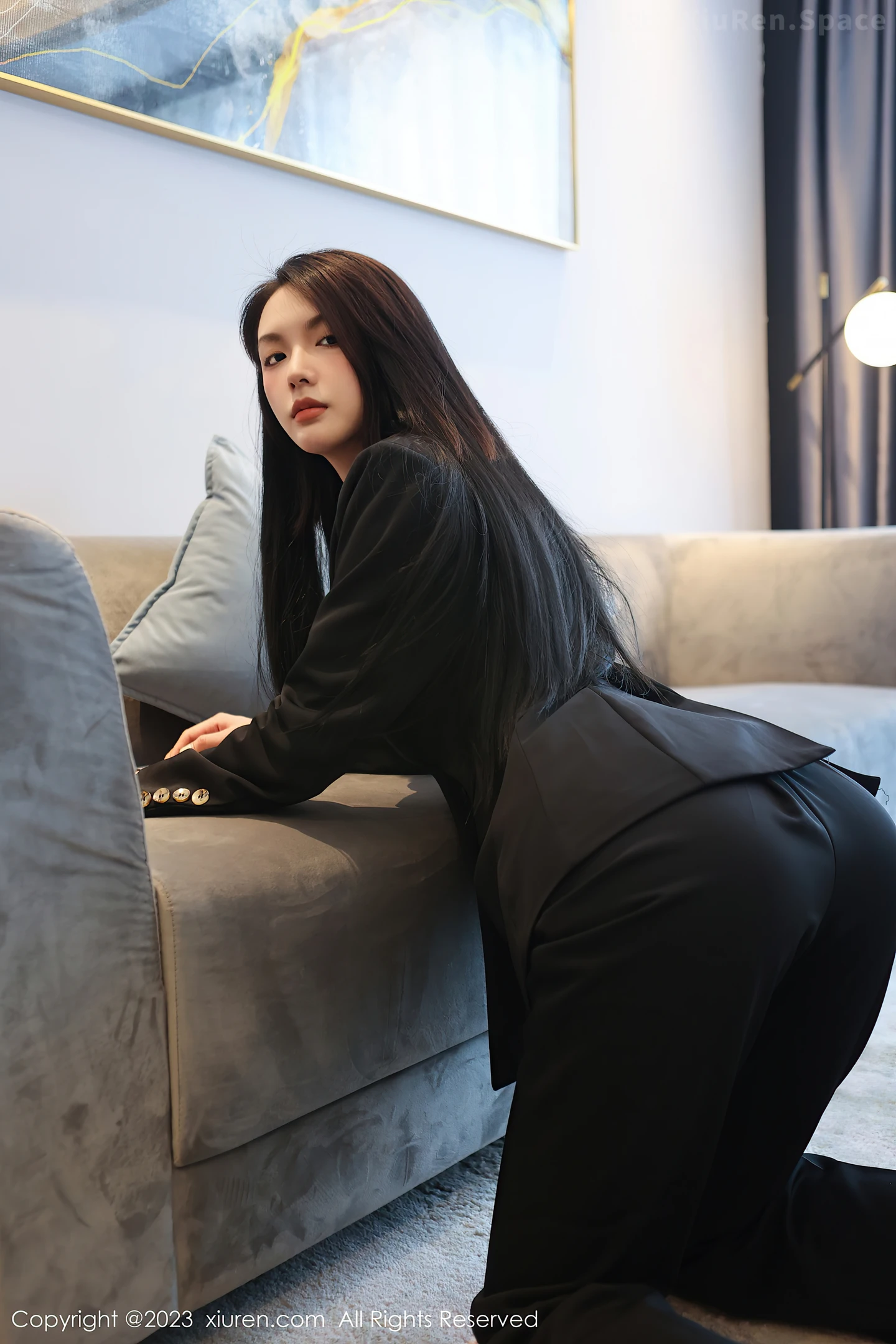 图片[5]-[XiuRen秀人网]2023.04.14 VOL.6576 乔一一 黑色OL制服与粉色蕾丝内衣加黑丝美腿性感私房写真集-秀人网官方网站